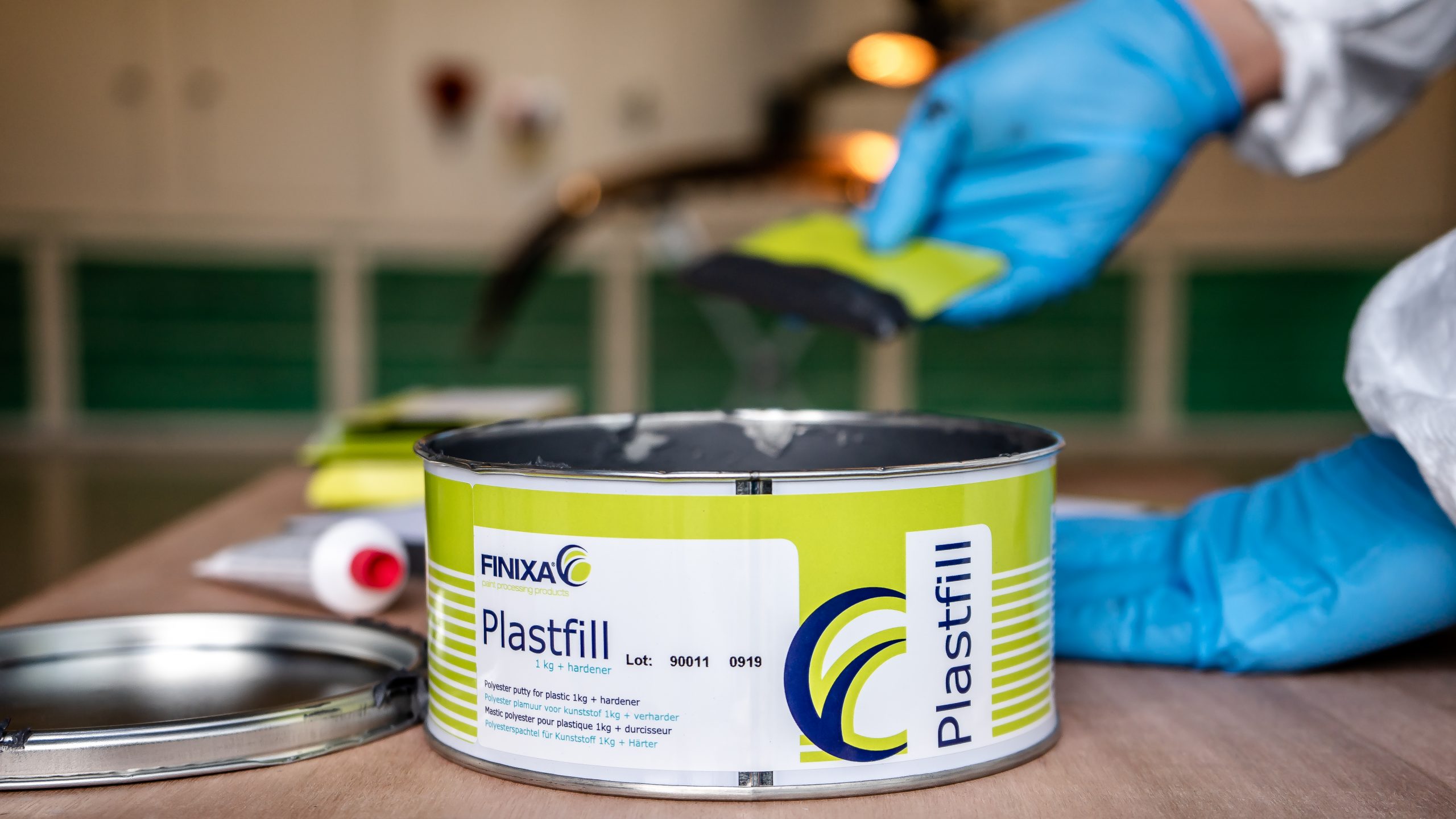Finixa Polyester Putty For Plastic Plastfill
